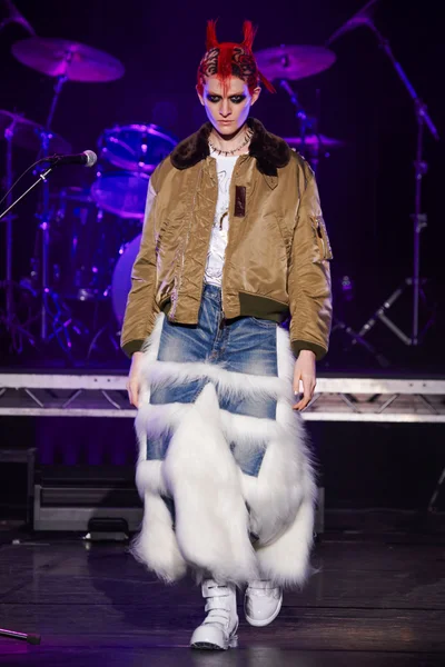 Look 12